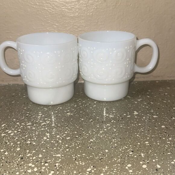 Vintage Milk Glass Swirl Pattern Stacking Mugs Set of 2 White Kitchenware - Picture 2 of 4